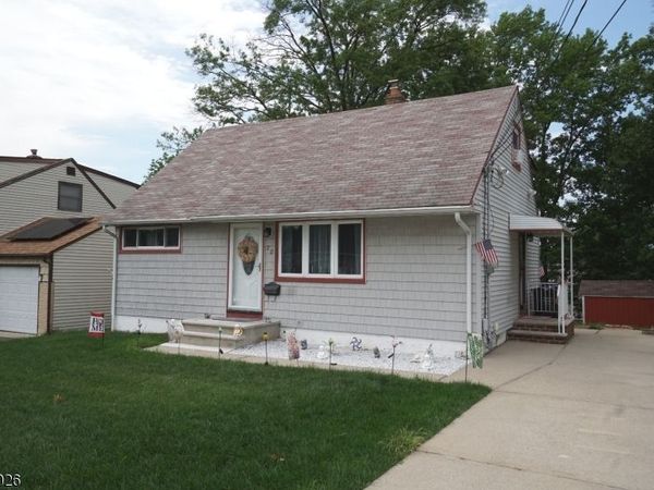 22 Lowell St, Woodbridge, NJ 08830