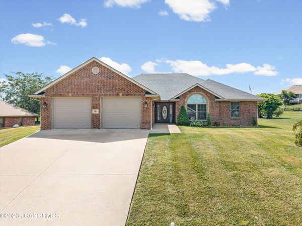 145 LINDENWOOD PLACE, Holts Summit, MO 65043