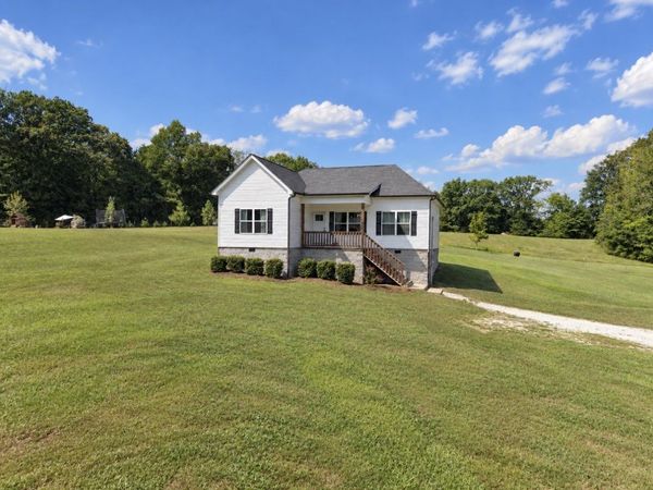 865 Hafner Rd, Charlotte, TN 37036
