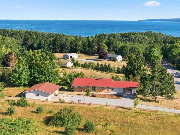 10617 Murray Roads, Charlevoix, MI 49720