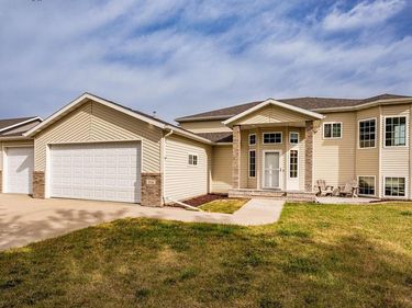 938 Parkway Drive , West Fargo, ND 58078