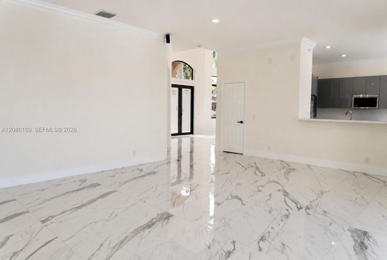 1672 Victoria Pointe Cir, Weston, FL 33327 Photo