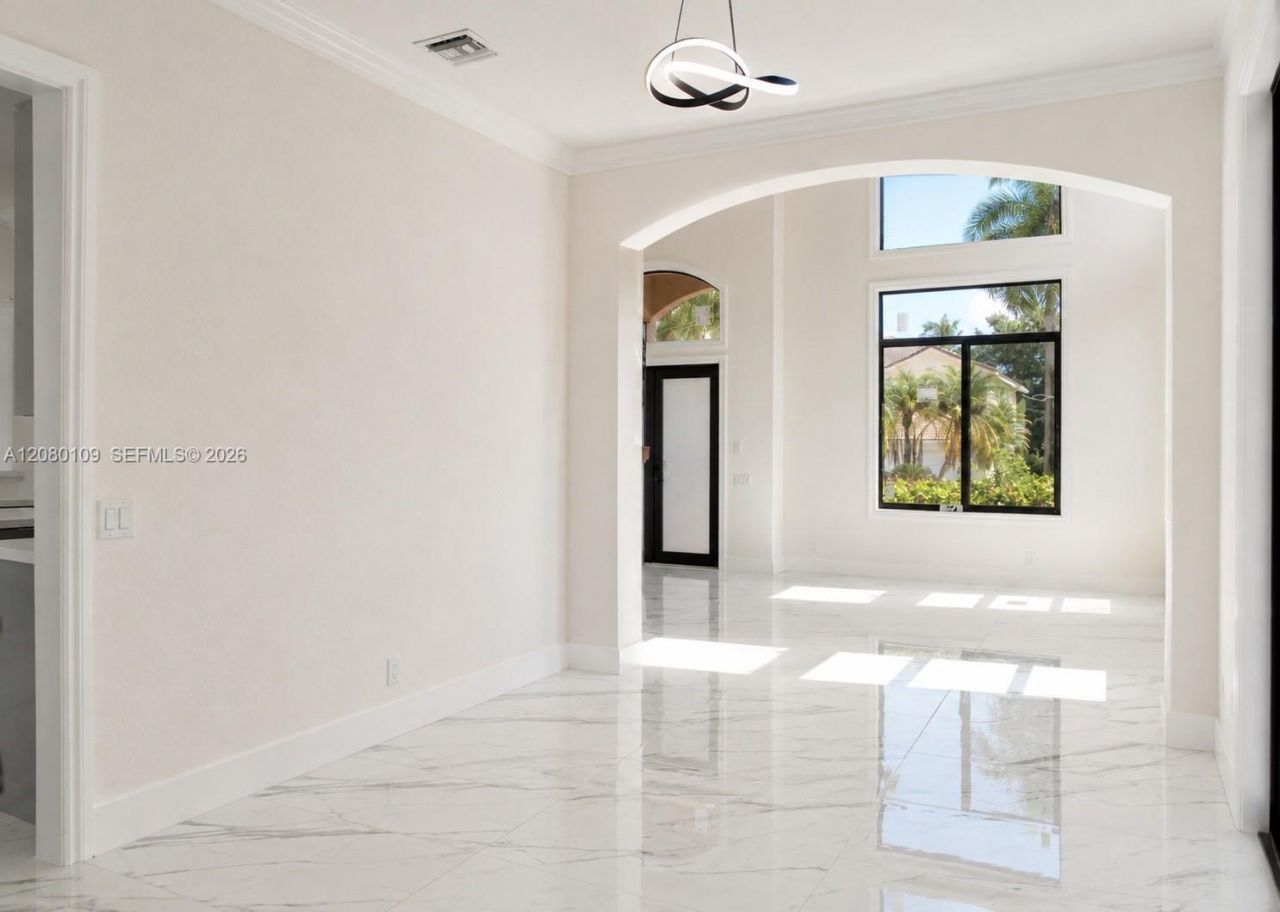 1672 Victoria Pointe Cir, Weston, FL 33327 Photo