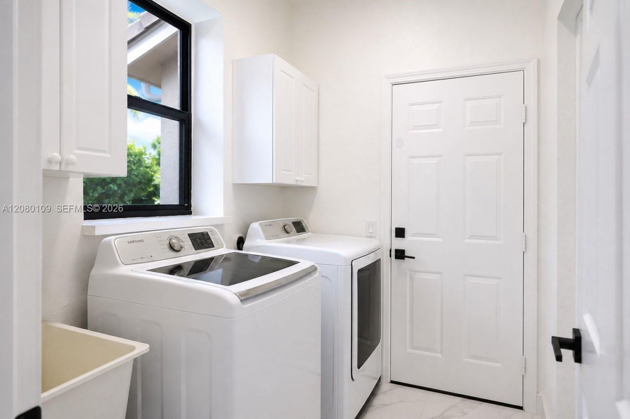 1672 Victoria Pointe Cir, Weston, FL 33327 Photo