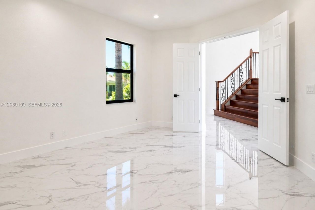 1672 Victoria Pointe Cir, Weston, FL 33327 Photo