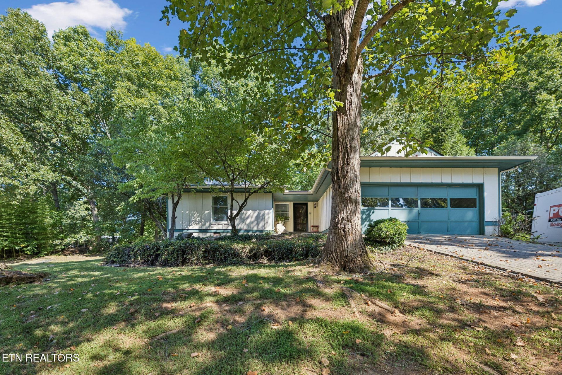 10033 Bluegrass Rd, Knoxville, TN 37922 Main Photo
