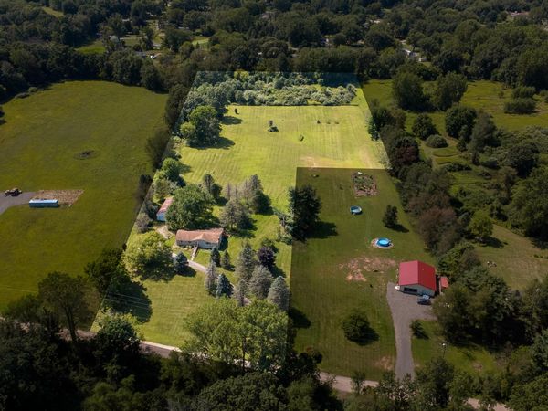 15601 Devonshire, Pinckney, MI 48169