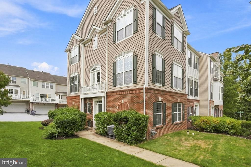 2009 GARRISON DRIVE, CHESTER SPRINGS, PA 19425
