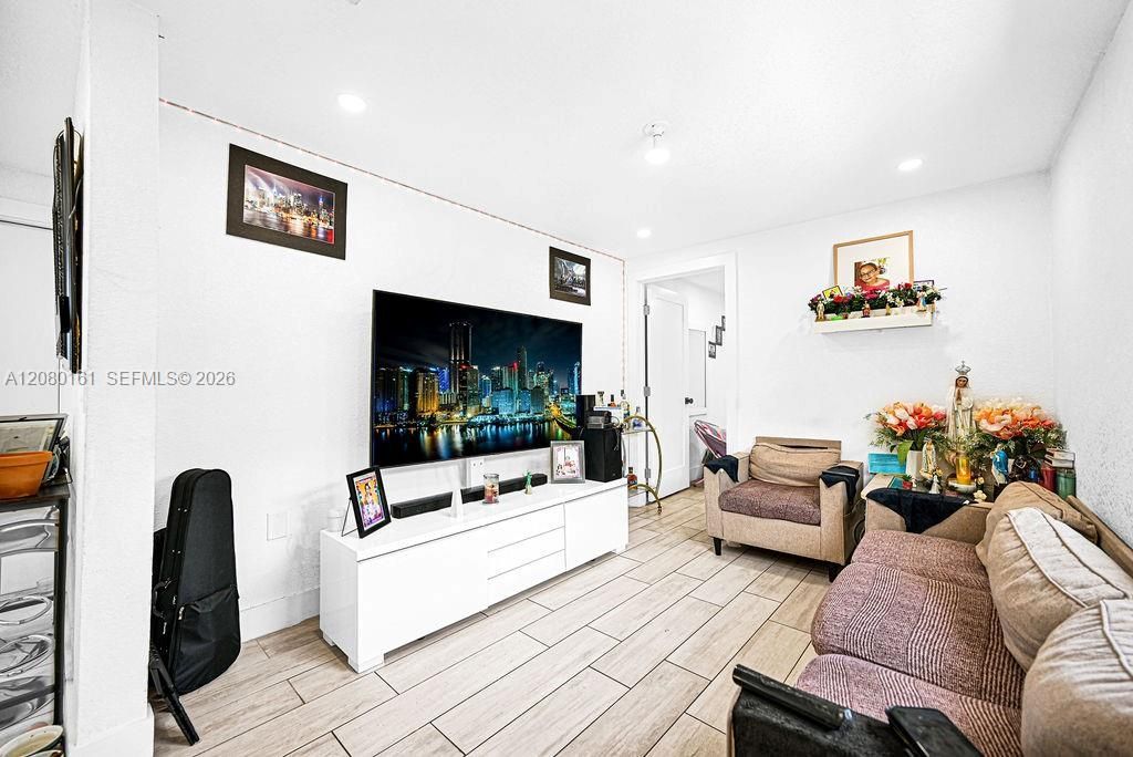 6501 SW 4th St , Unit B, Miami, FL 33144 Photo