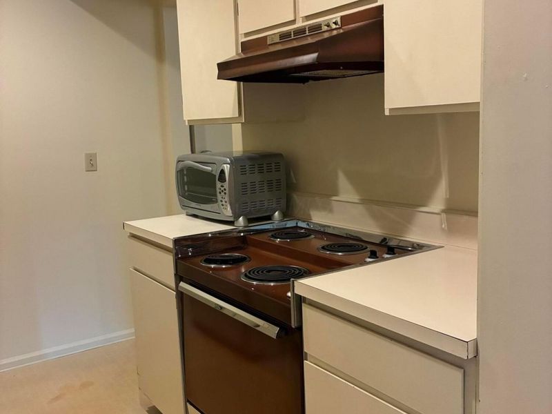 892 Chatham Lane , Unit W, Columbus, OH 43221 Photo 10