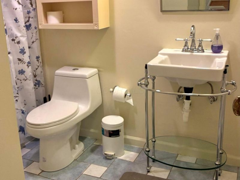 892 Chatham Lane , Unit W, Columbus, OH 43221 Photo 20