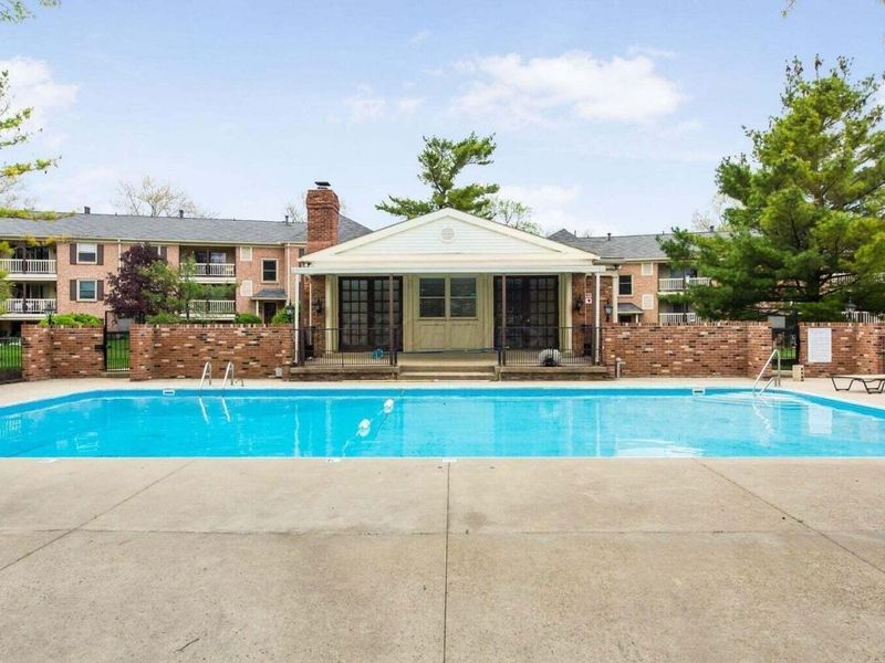 892 Chatham Lane , Unit W, Columbus, OH 43221 Photo 24