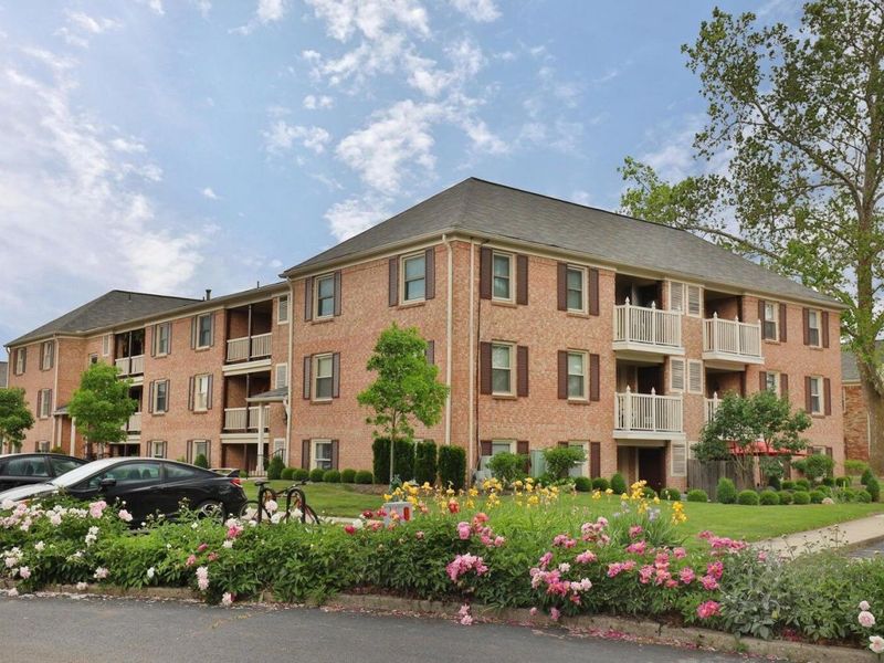 892 Chatham Lane , Unit W, Columbus, OH 43221 Photo 4