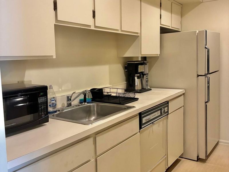 892 Chatham Lane , Unit W, Columbus, OH 43221 Photo 9