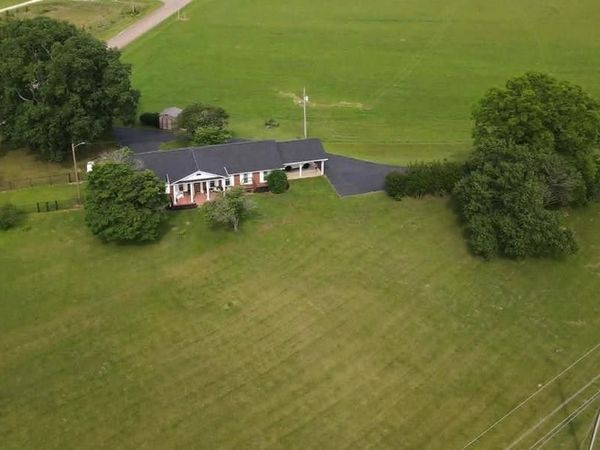 3985 HWY 641 S , Paris, TN 38242
