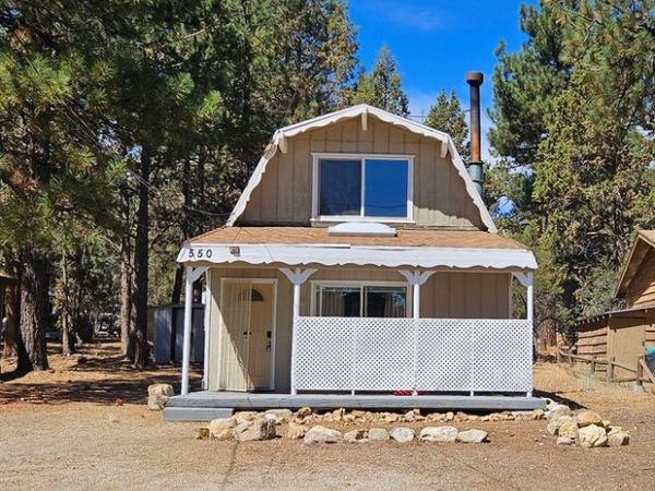 550 Pine Lane, Sugarloaf, CA 92386