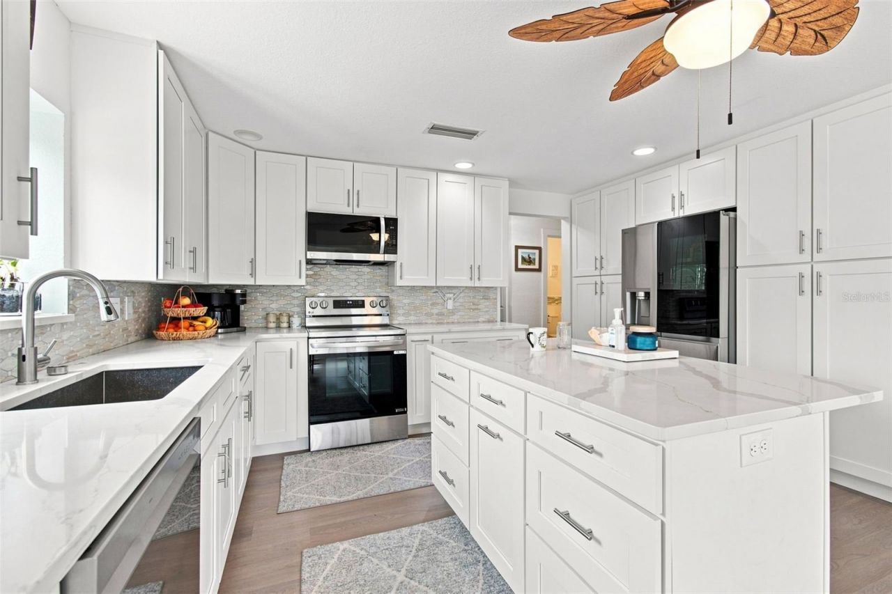1303 SE Kings Bay Drive, Crystal River, FL 34429 Photo