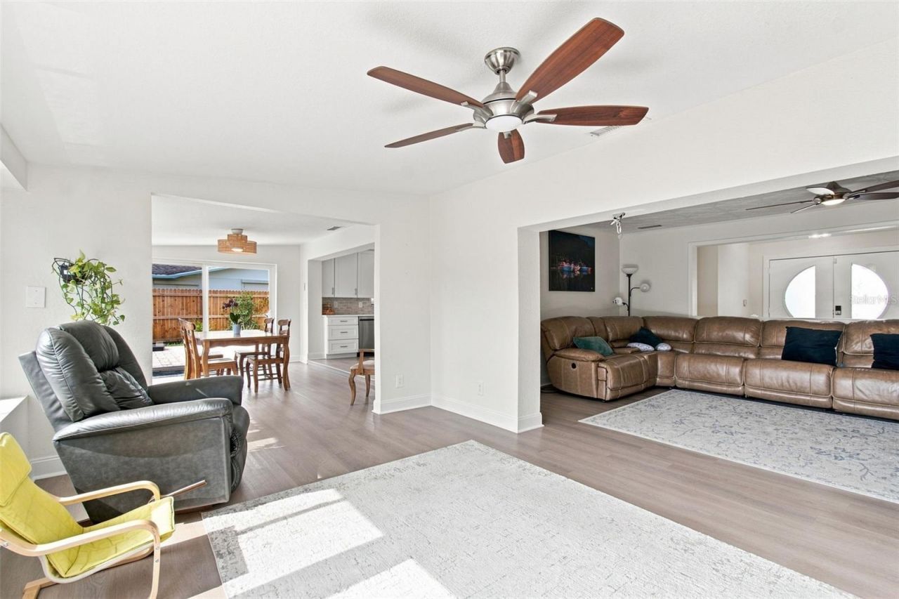 1303 SE Kings Bay Drive, Crystal River, FL 34429 Photo