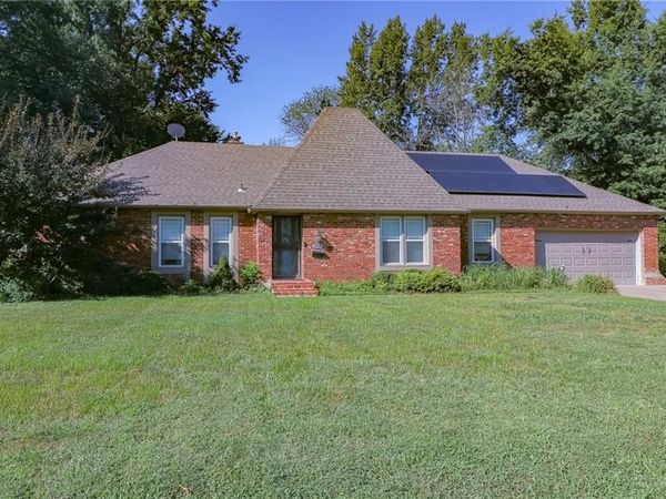 324 Goodrich Drive, Warrensburg, MO 64093