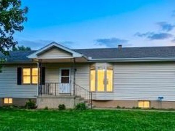 1232 N Tucker Street, Nevada, MO 64772