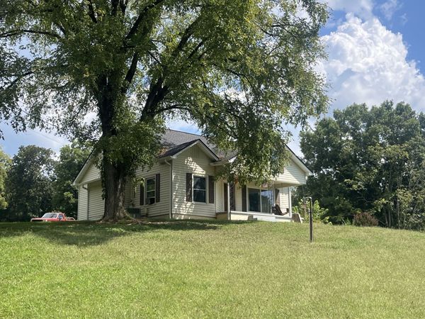 8 Oak Ln, Pleasant Shade, TN 37145