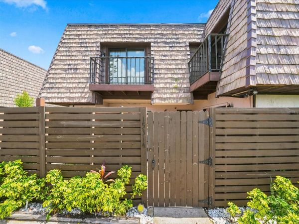 15314 E POND WOODS DRIVE , Unit 15314, TAMPA, FL 33618