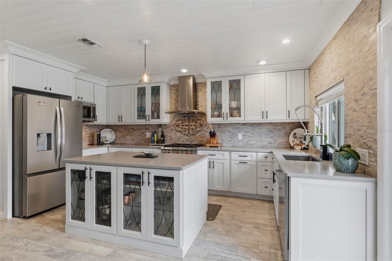 137 12th Street E, Tierra Verde, FL 33715 Photo