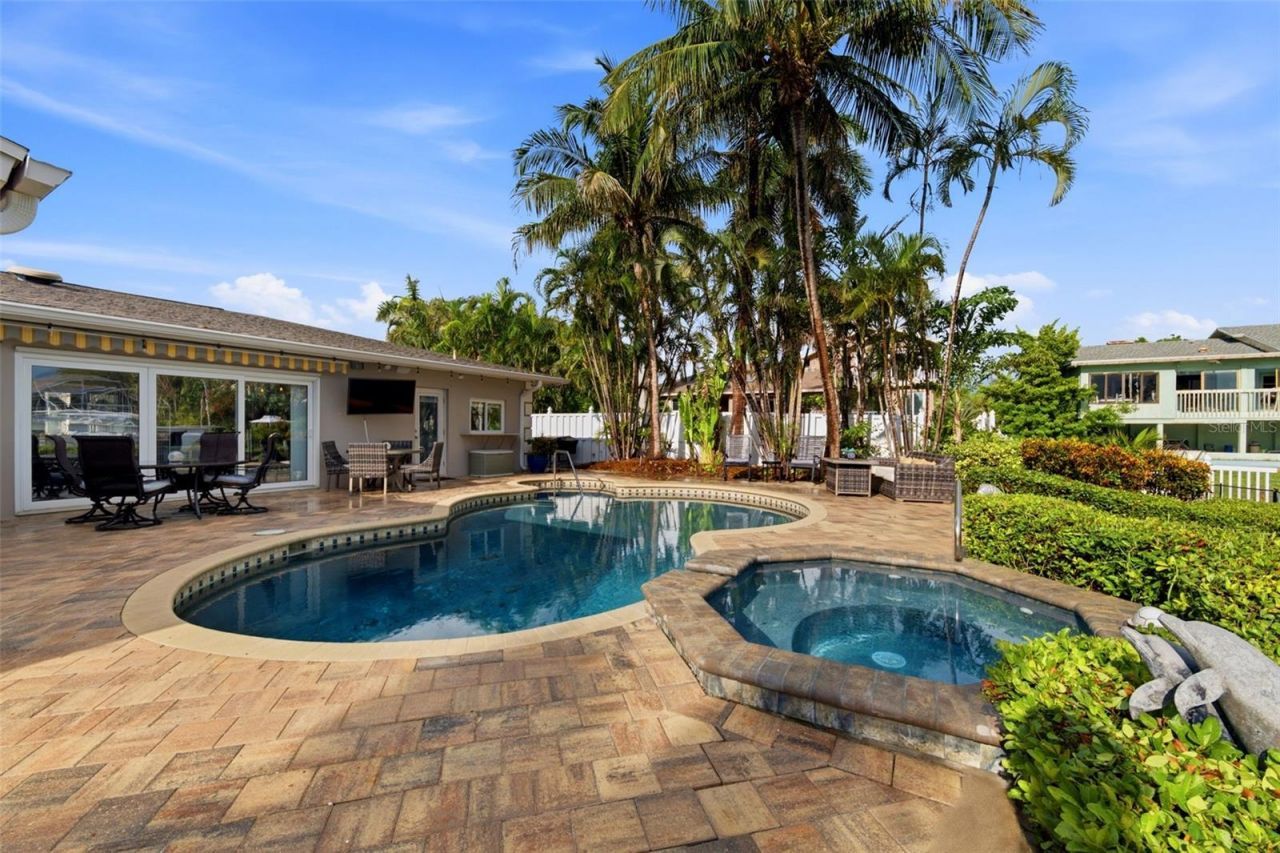 137 12th Street E, Tierra Verde, FL 33715 Photo