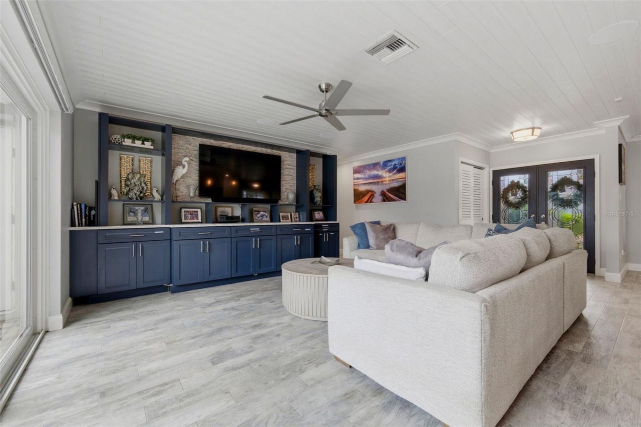 137 12th Street E, Tierra Verde, FL 33715 Photo