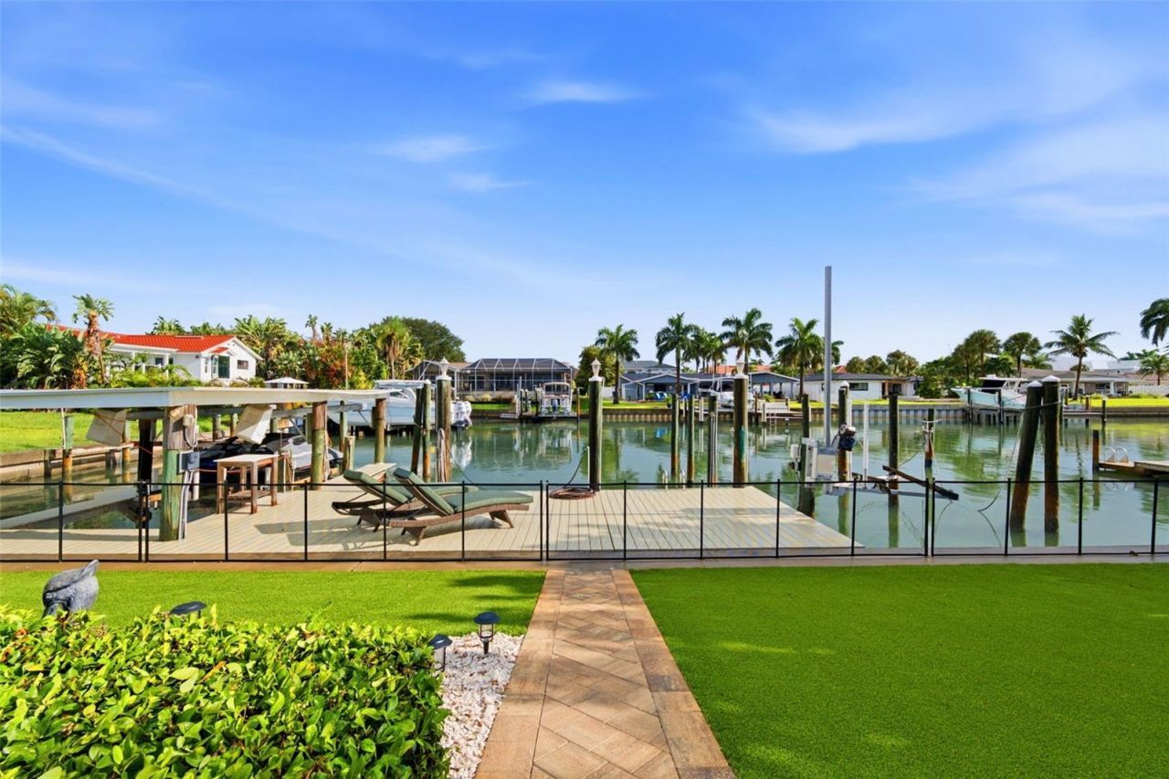 137 12th Street E, Tierra Verde, FL 33715 Photo