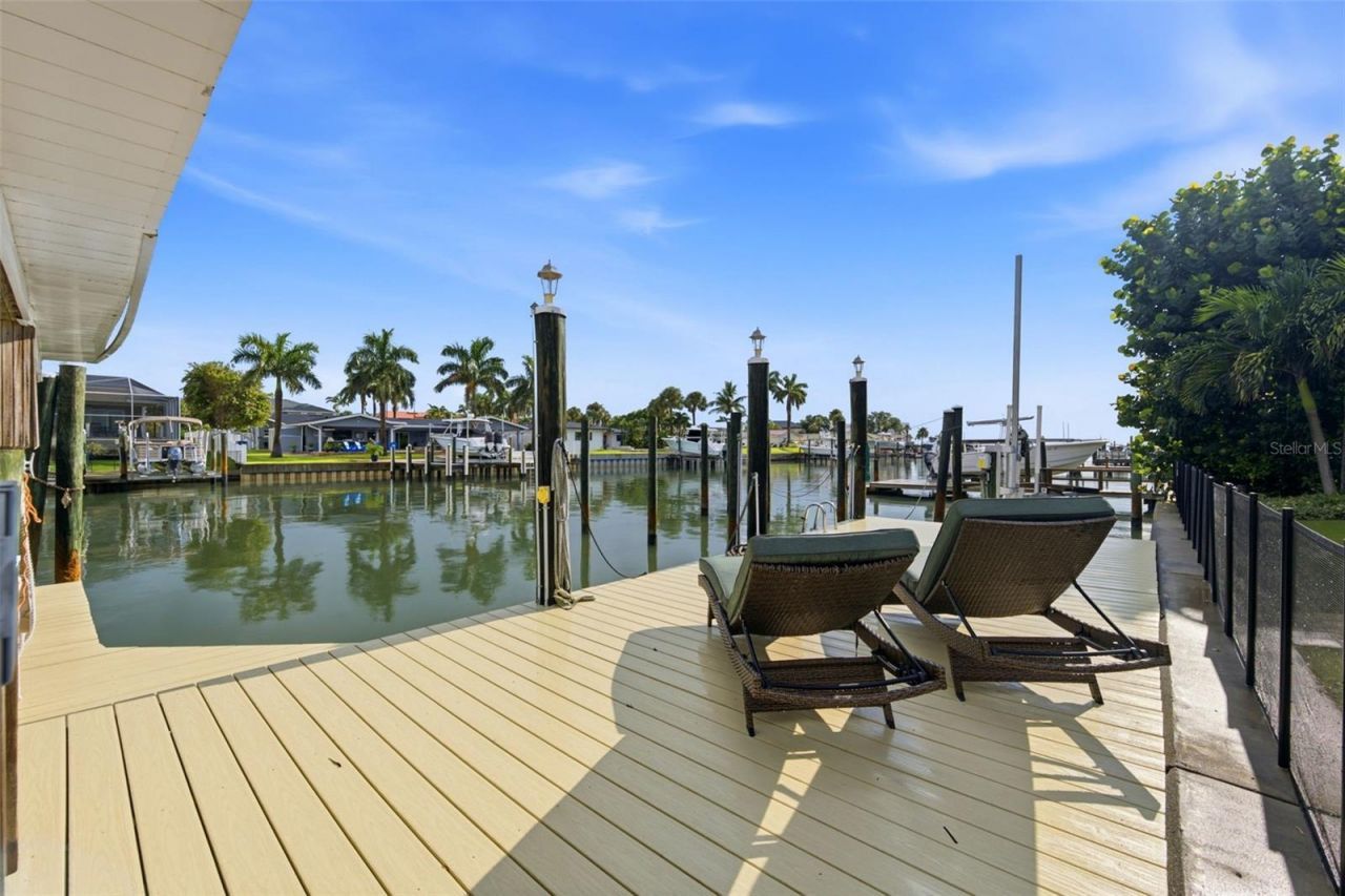 137 12th Street E, Tierra Verde, FL 33715 Photo