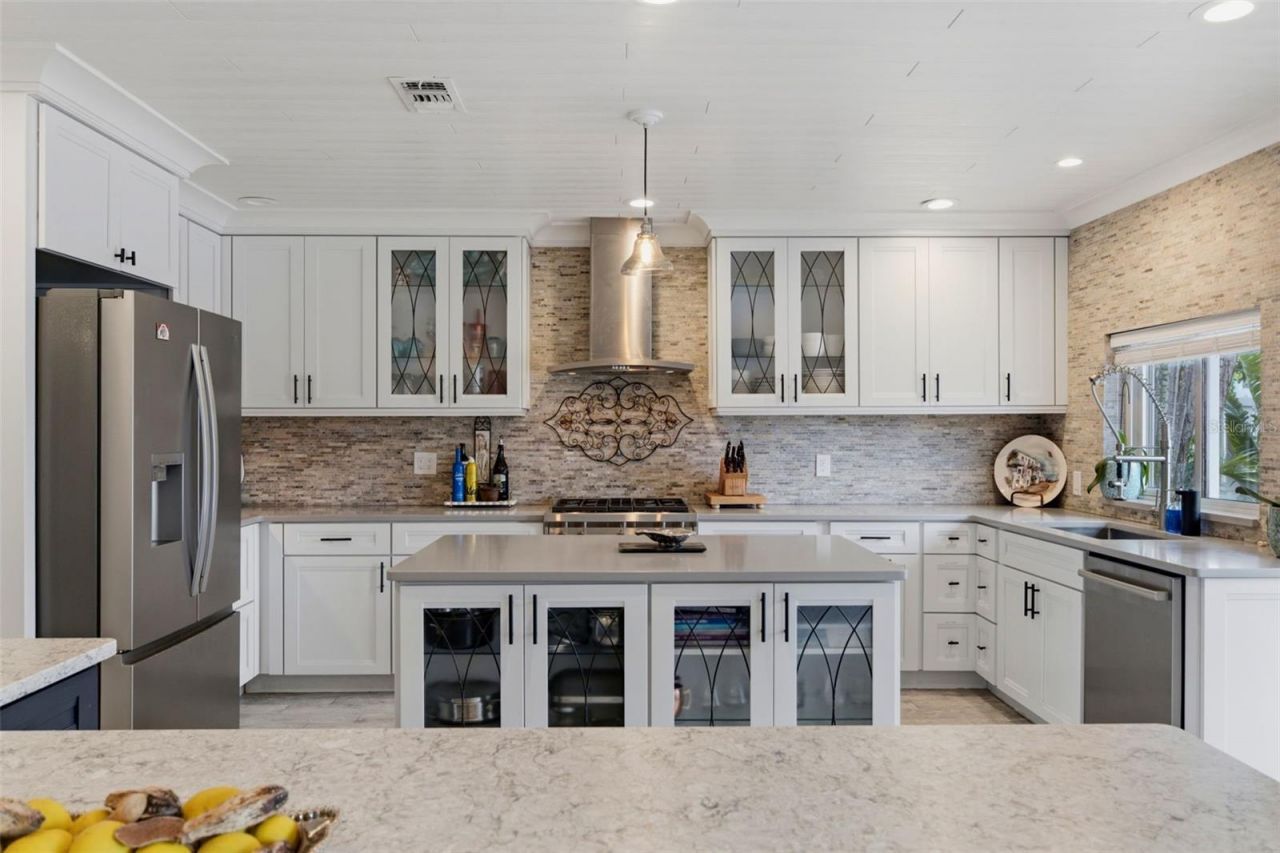 137 12th Street E, Tierra Verde, FL 33715 Photo