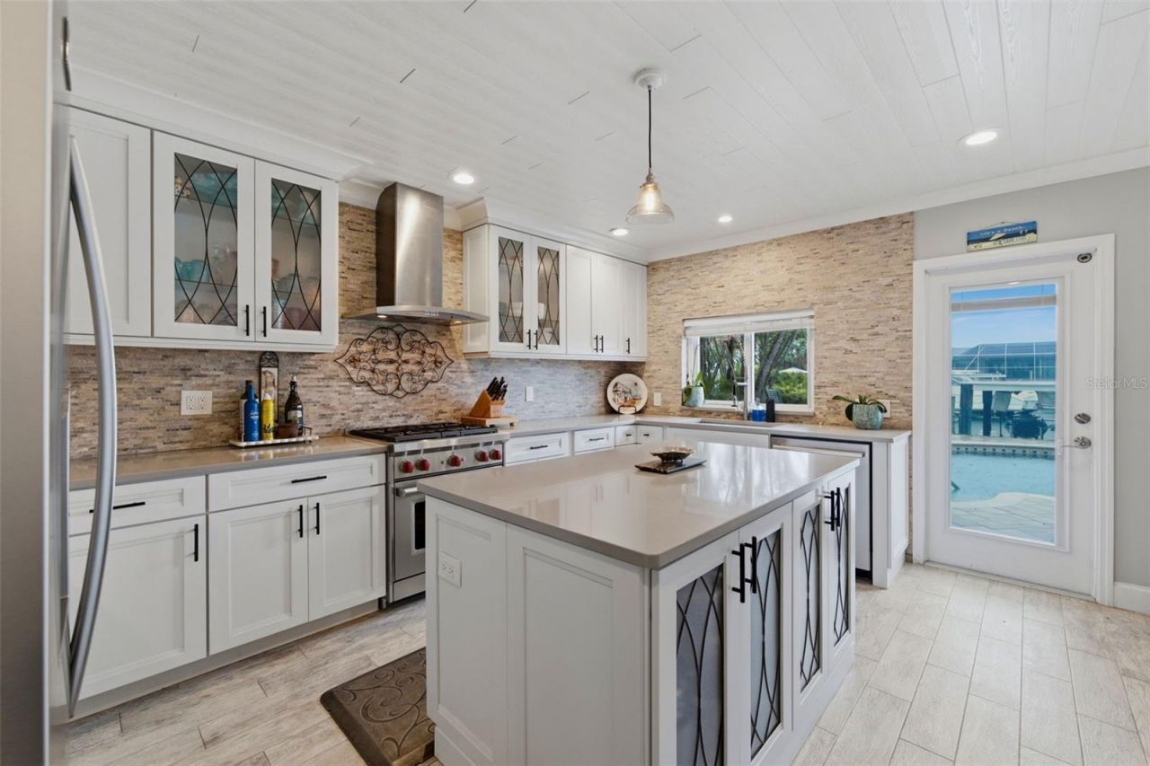 137 12th Street E, Tierra Verde, FL 33715 Photo