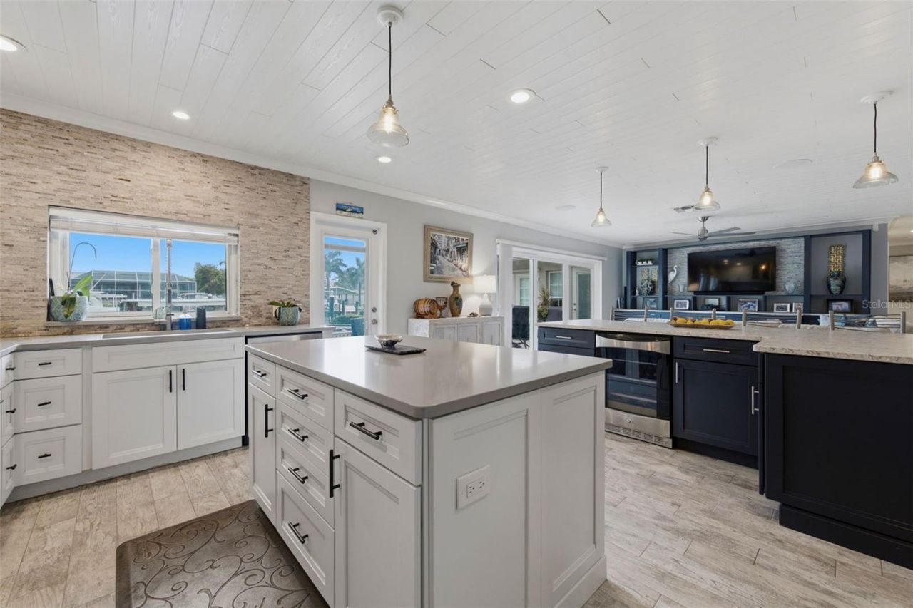 137 12th Street E, Tierra Verde, FL 33715 Photo