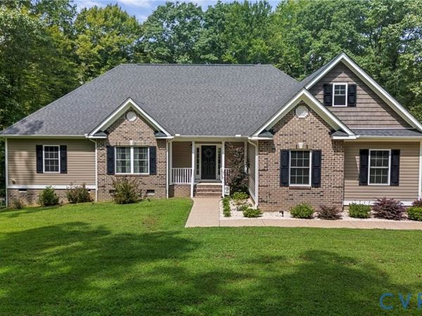 758 Mariners Woods Drive , Hartfield, VA 23071