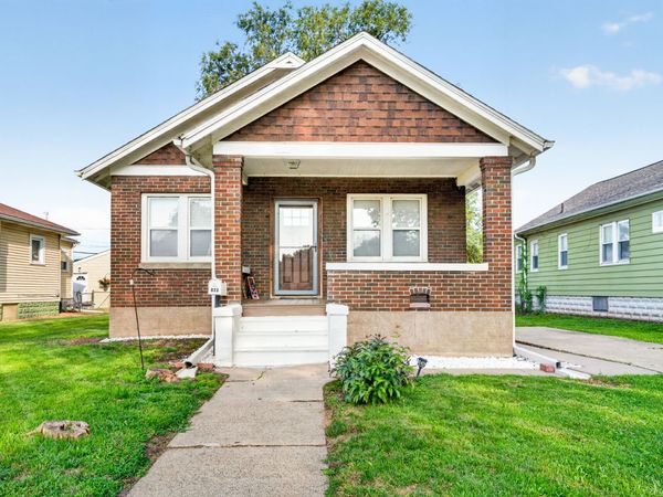 823 Pershing Boulevard , Clinton, IA 52732