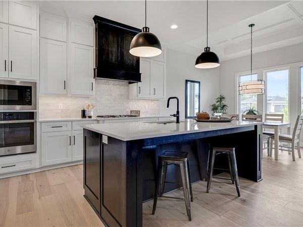 25062 W 98th Place, Lenexa, KS 66227