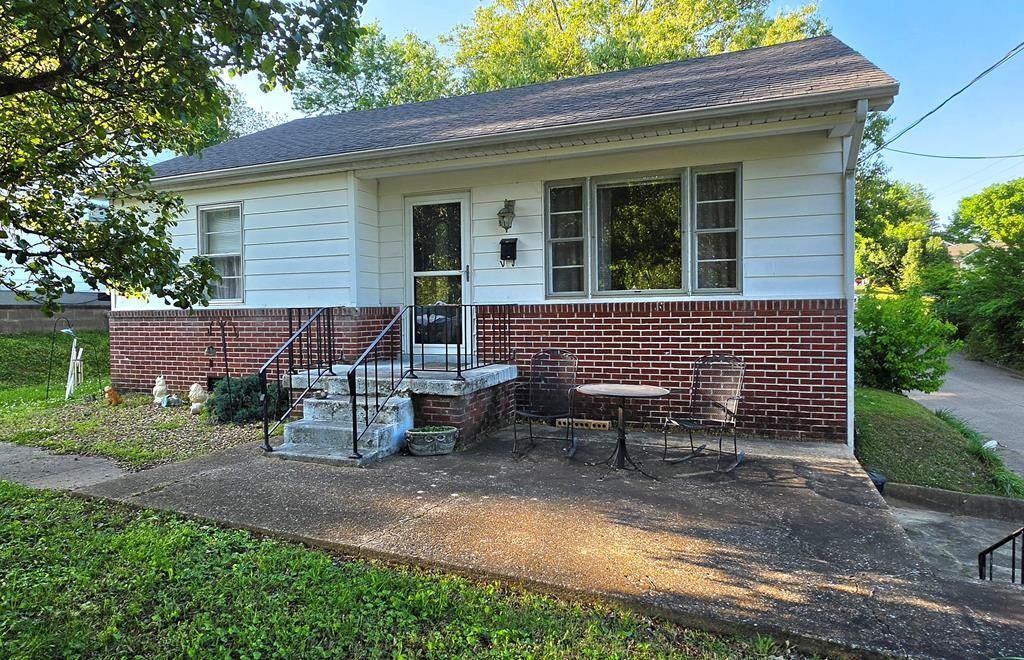 814 Alexander St , Paris, TN 38242 Main Photo