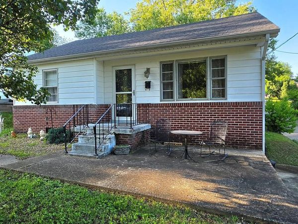 814 Alexander St , Paris, TN 38242