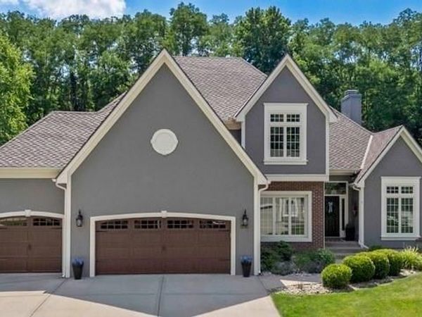 5812 Manor Drive, Parkville, MO 64152