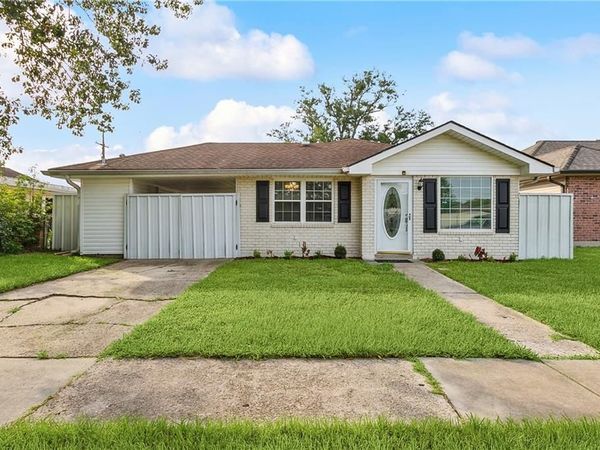 2049 LIVACCARI Drive, Violet, LA 70092