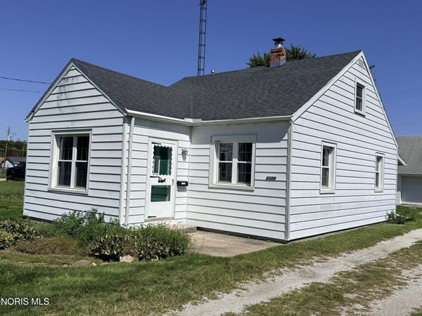 1109 Grasser Street, Oregon, OH 43616