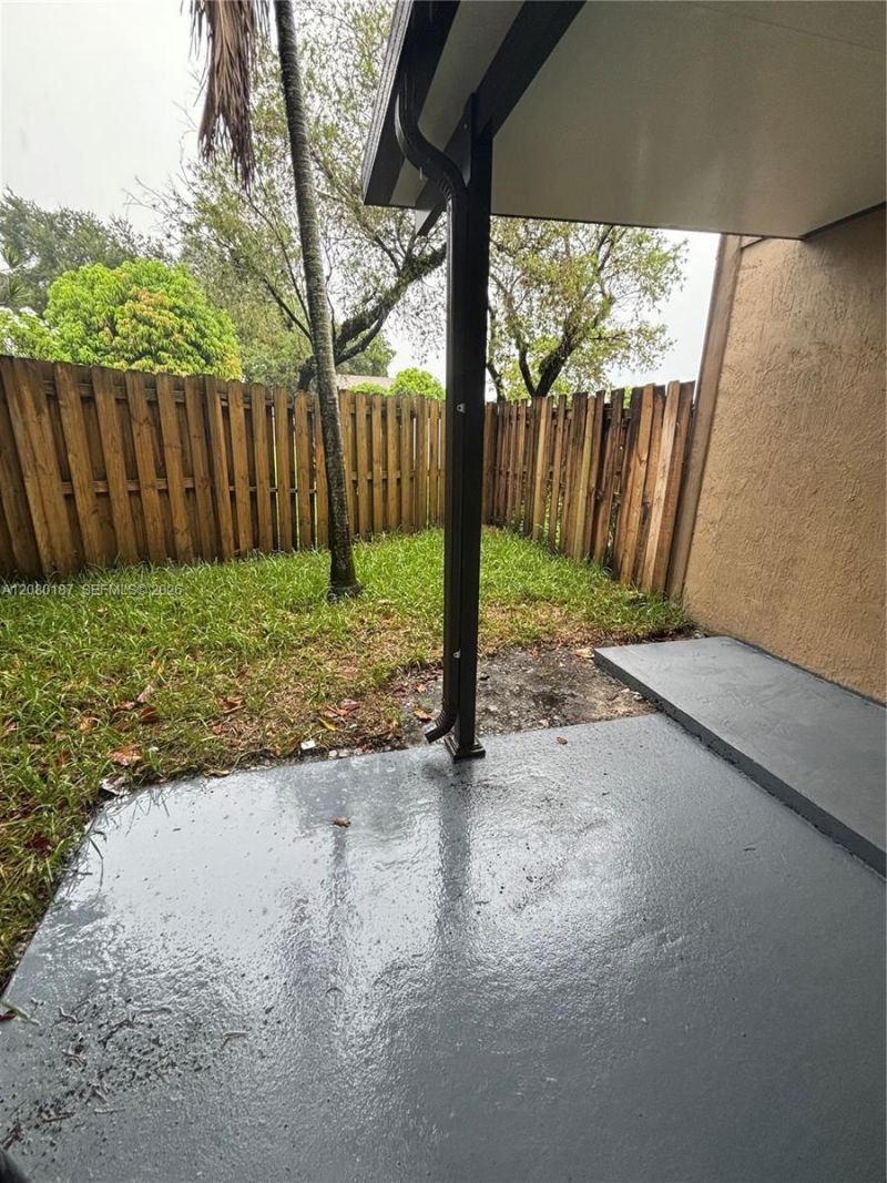 453 NE 210th Ter , Miami, FL 33179 Photo