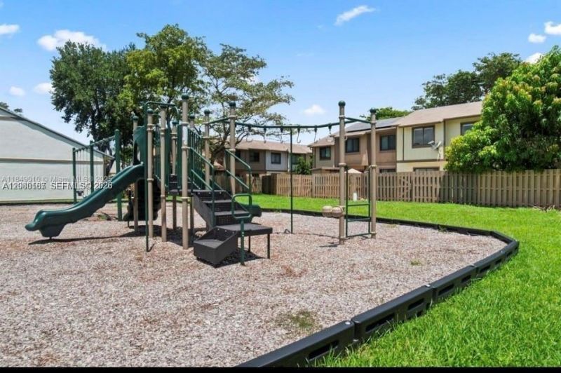 453 NE 210th Ter , Miami, FL 33179 Photo