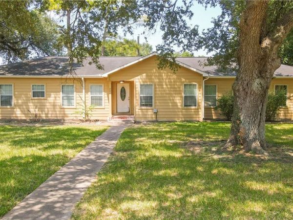321 Circle Drive , Wharton, TX 77488