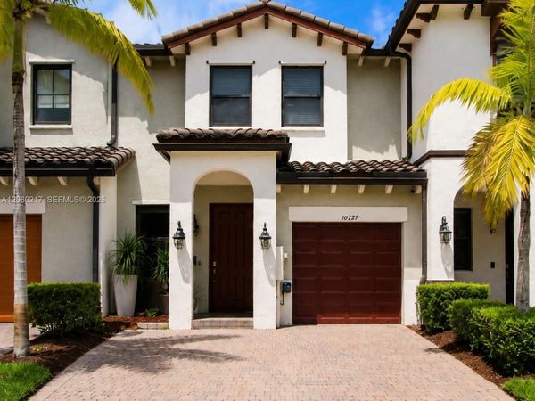 10327 NW 89th Ter , Doral, FL 33178