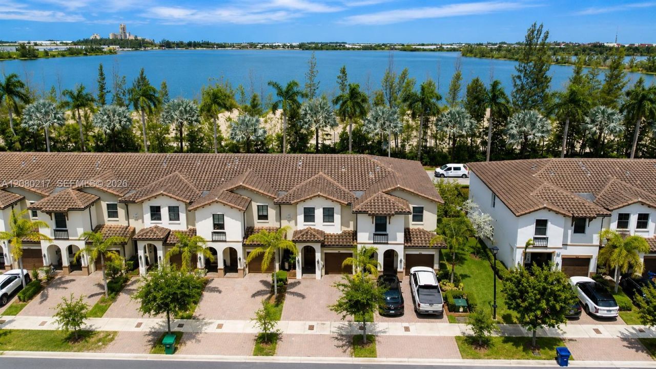 10327 NW 89th Ter, Doral, FL 33178 Photo