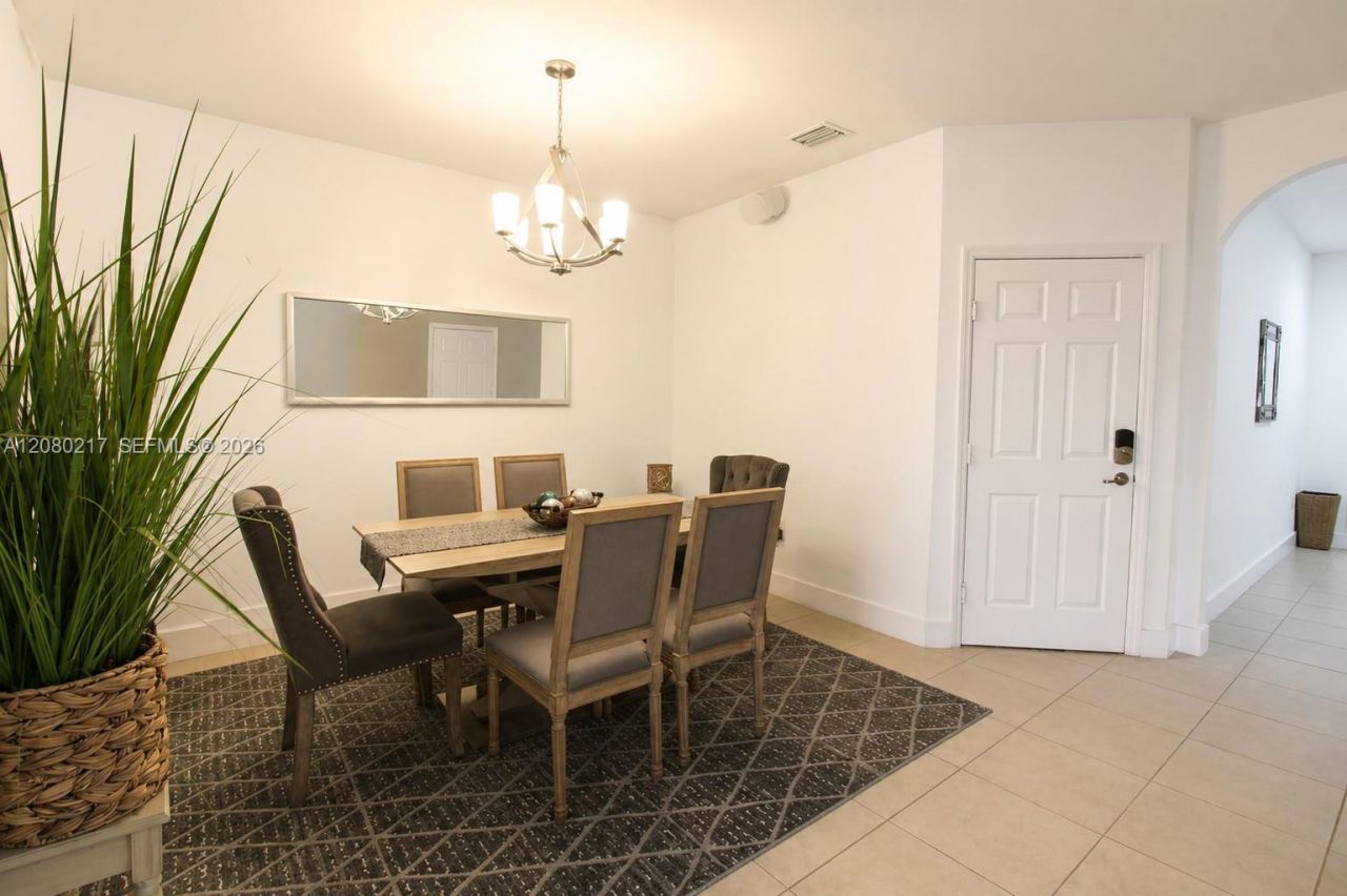10327 NW 89th Ter, Doral, FL 33178 Photo