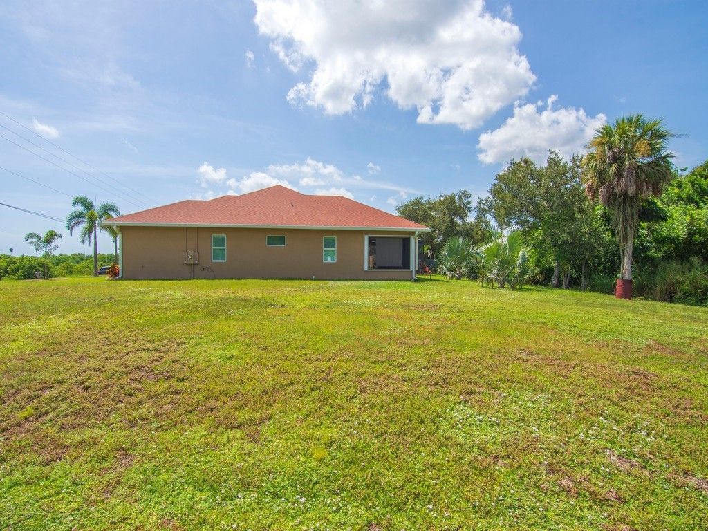 5327 N Old Dixie Highway, Fort Pierce, FL 34946 Photo