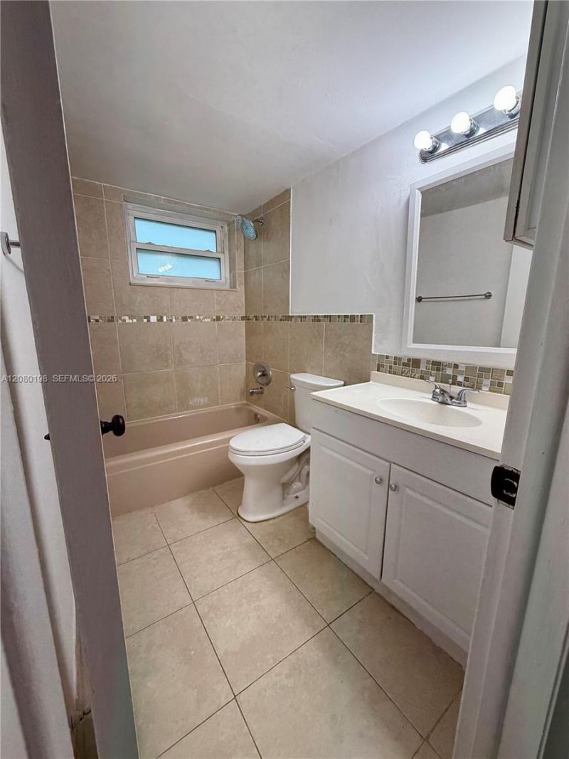 1101 NE 191st St, Unit H101, Miami, FL 33179 Photo